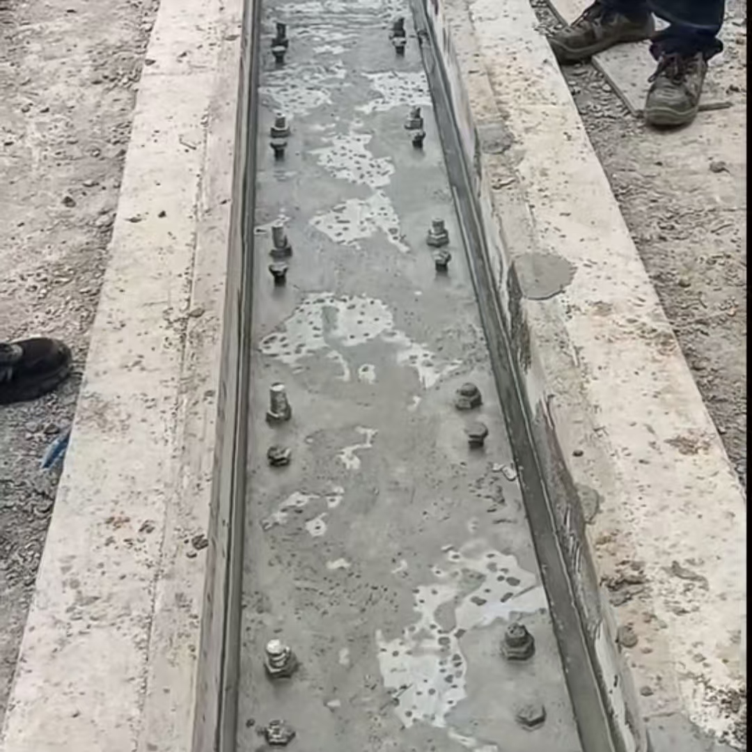 诸暨港口码头起重机龙门吊重型机械设备稳固用早强快凝轨道胶泥